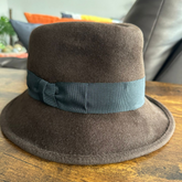 Sombrero Genuino de Diseñador Eric Javits NY - Velour Classic - Color Brown.